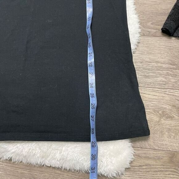 Torrid Womens Top Size 2 Black Long Sleeve Lace Keyhole Tshirt - Picture 3 of 4